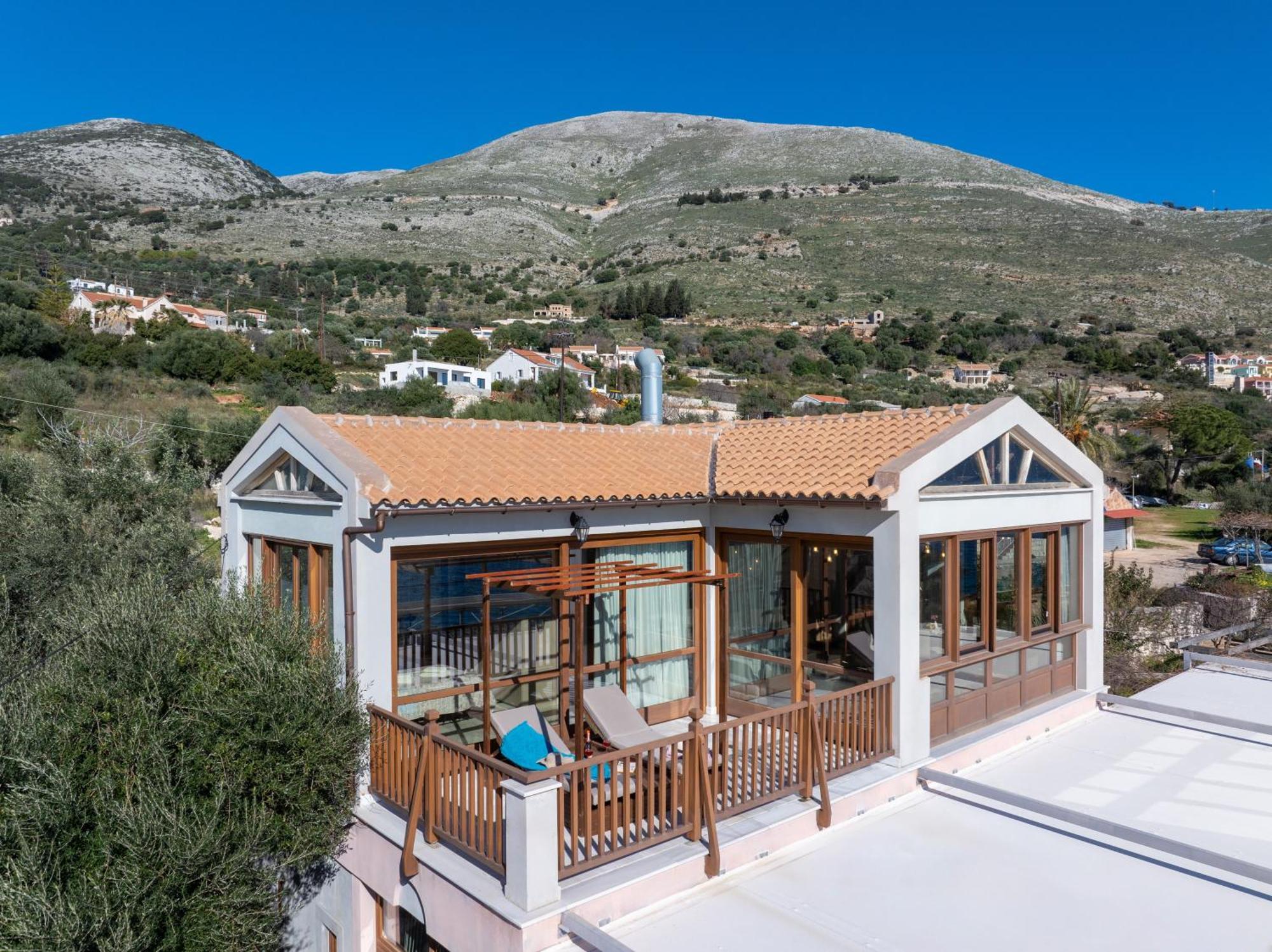 Sea Rock Apartment Айя-Евфимия Экстерьер фото